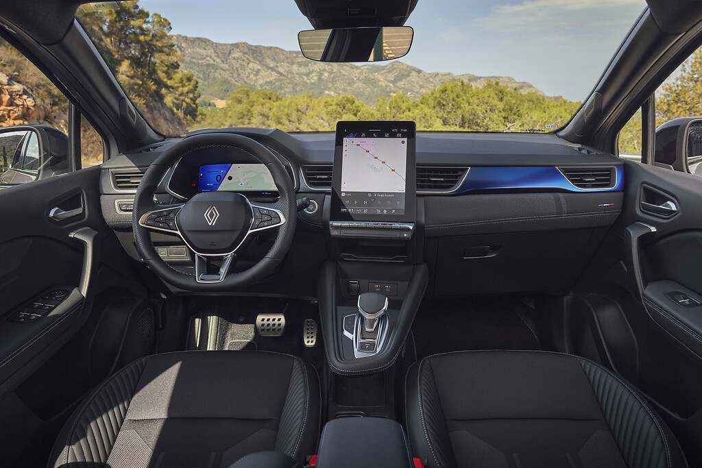 Renault Symbioz. Pantalla táctil vertical de 10,4 pulgadas de serie en todas las versiones y al cuadro de instrumentos de 10,3 pulgadas.