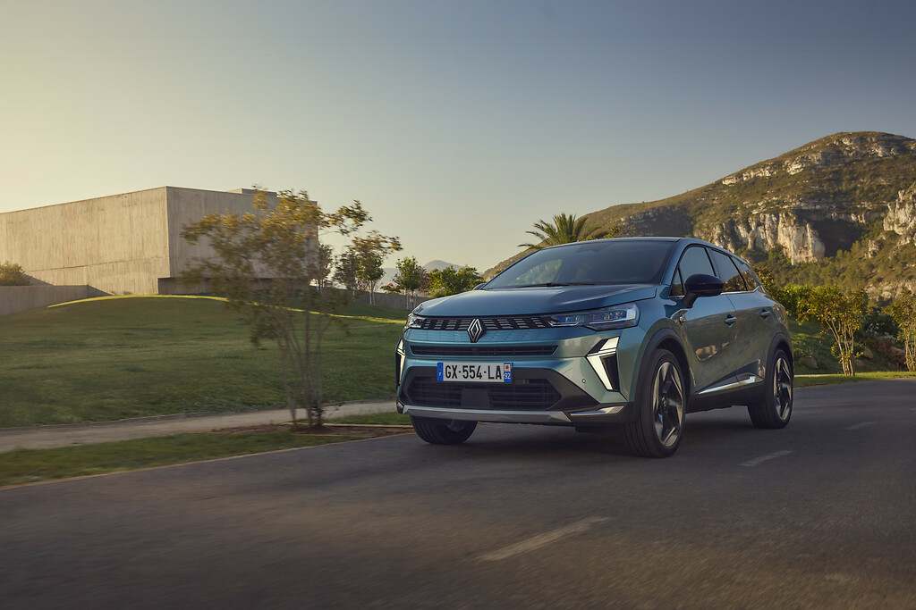 Renault Symbioz. Mide 4,41 m de largo, 1,79 m de ancho y tiene una distancia entre ejes de 2,64 m. Un tamaño ideal tanto para un uso profesional como familiar, especialmente en ciudad.