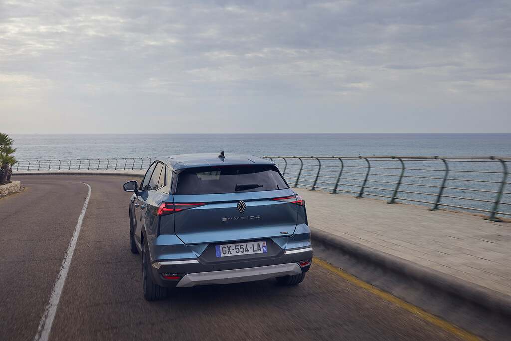 Renault Symbioz. La oferta mecánica, de momento, es un motor híbrido de 145 CV, que cuenta con una batería de 1,2 kWh de capacidad. Más adelante se unirán variantes micro híbridas.