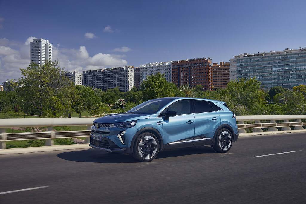 Renault Symbioz. Equipado con hasta 29 ayudas a la conducción, incluida la frenada de emergencia marcha atrás.
