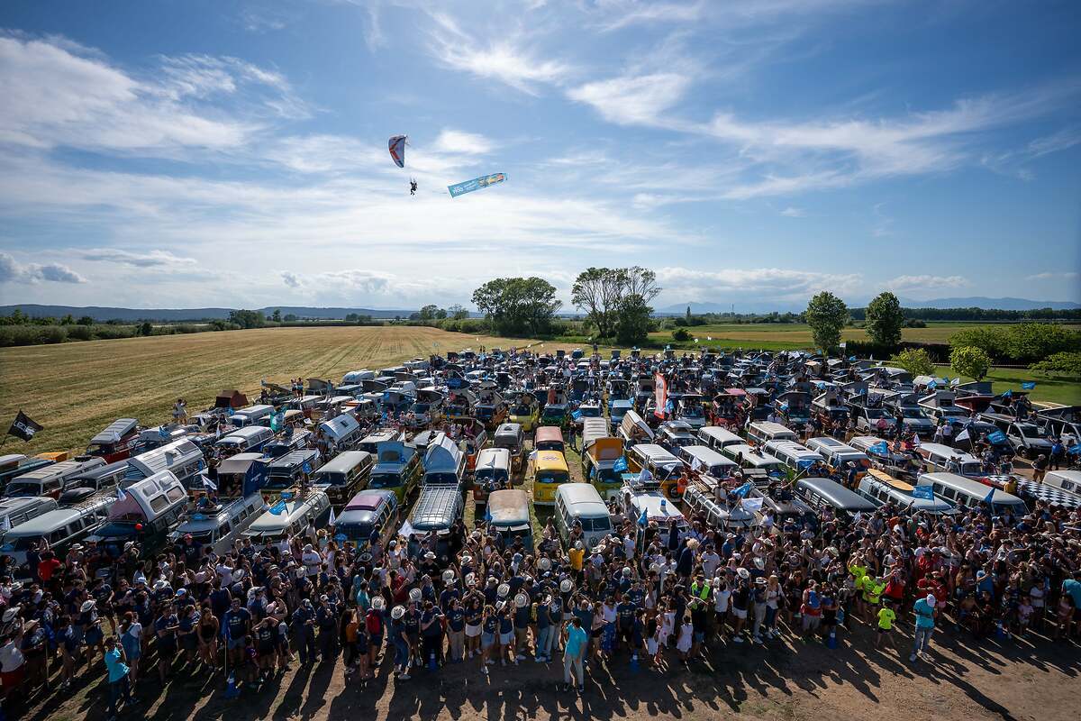 Diversión, pasión, familia, encuentros, aventura... en la FurgoVolkswagen 2025: vivimos en persona esta singular concentración que crea adeptos