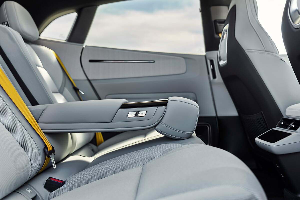 Polestar 4. Amplísimo el tamaño del habitáculo reservado para los pasajeros traseros.