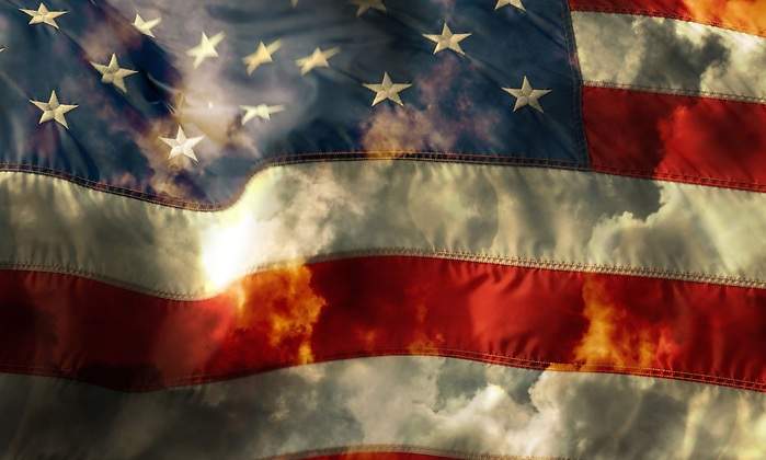bandera-eeuu-nubes.jpg