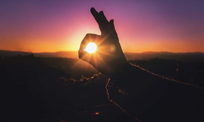 silhouette-5120x2880-sunrise-hand-5k-5166.jpg