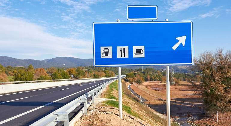 Señal junto a la carretera