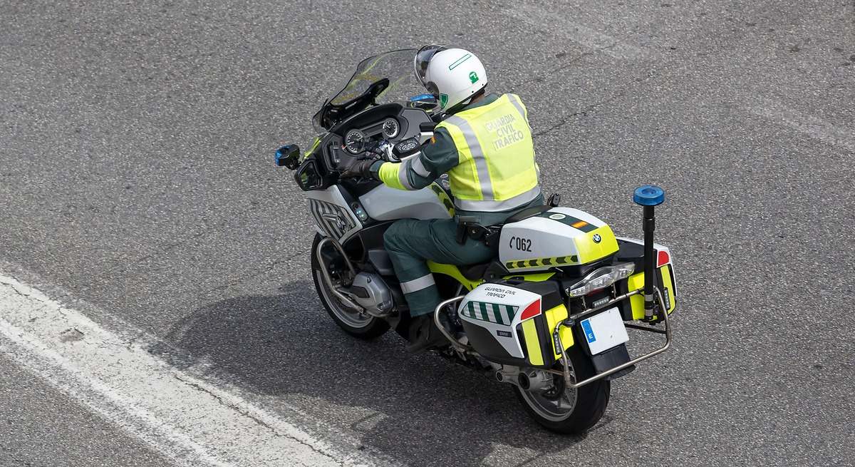 Nuevo truco de la DGT que todo conductor debe conocer para no pagar 200 euros de multa: así funciona la 'regla del cuadrado'