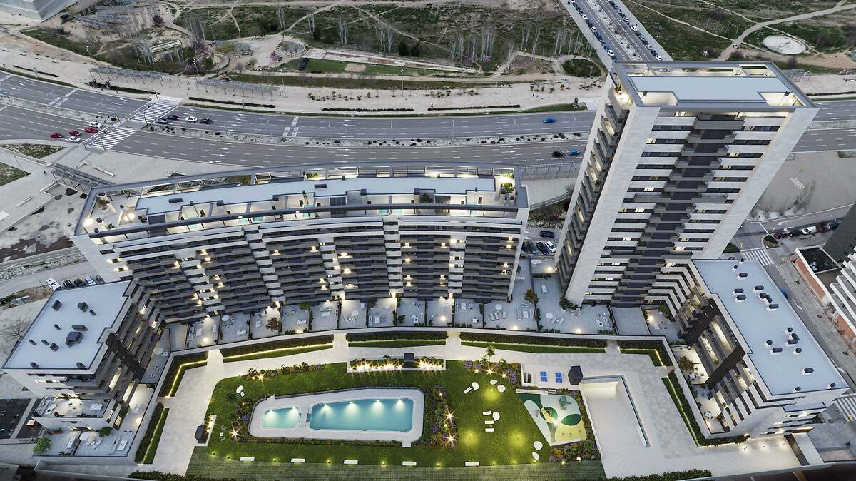 Las zonas comunes de Adarve cuentan con amplias zonas verdes y piscina de última generación