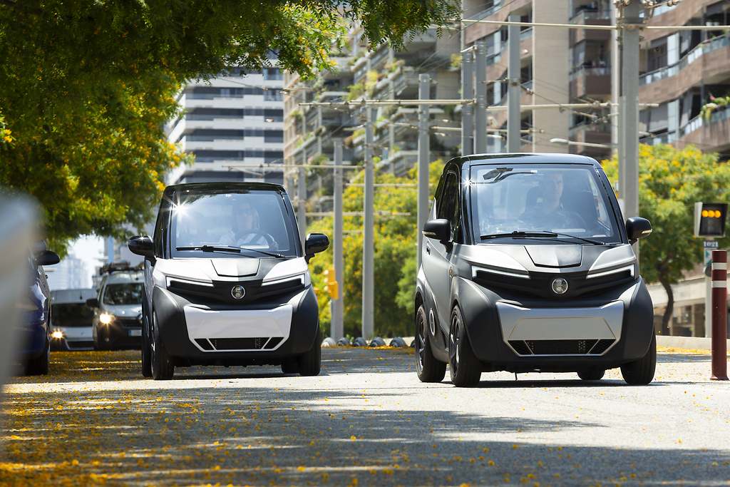 Silence 04. La empresa energética Acciona nos presenta su nuevo vehículo eléctrico Silence 04 ideado para revolucionar la movilidad urbana. Se ofrece con versión ligera L6e de hasta 45 km/h y pesada L7e, de hasta 85 km/h.