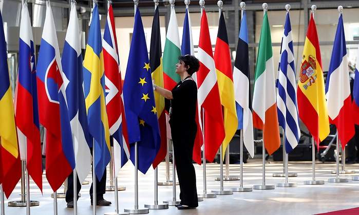 banderas-veintiocho-cumbre-28junio2018-reuters.jpg