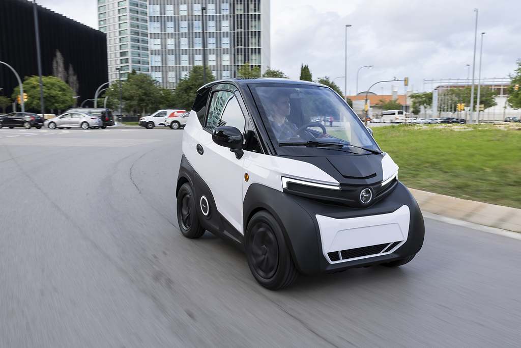 Silence 04. Un cuadriciclo 100% eléctrico con baterías de quita y pon, muy cómodo a la hora de recargar. Forma parte de la estrategia de movilidad de Acciona, centrada en el desarrollo de soluciones sostenibles para la ciudad