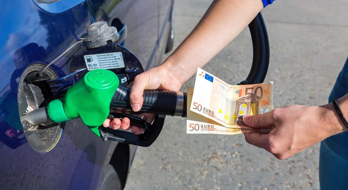 Los seis trucos que todo conductor debe conocer para ahorrar combustible: así puedes reducir el consumo según los expertos