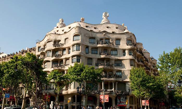 casa-mila-alamy