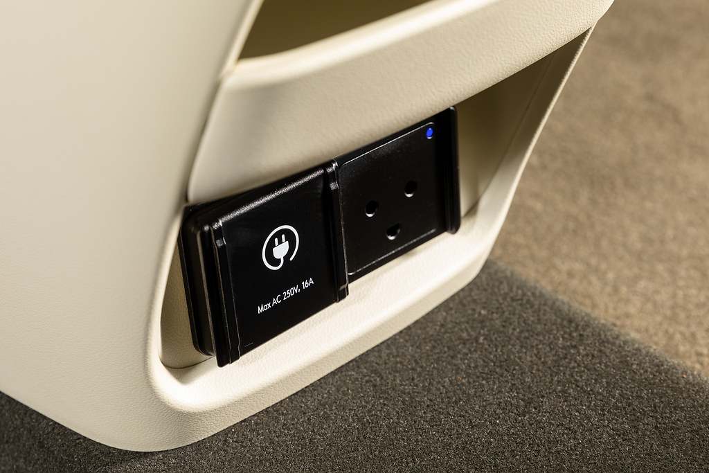 Admite la función Vehicle-to-Load (V2L) externa e interna, lo que permite alimentar dispositivos externos directamente desde el vehículo.