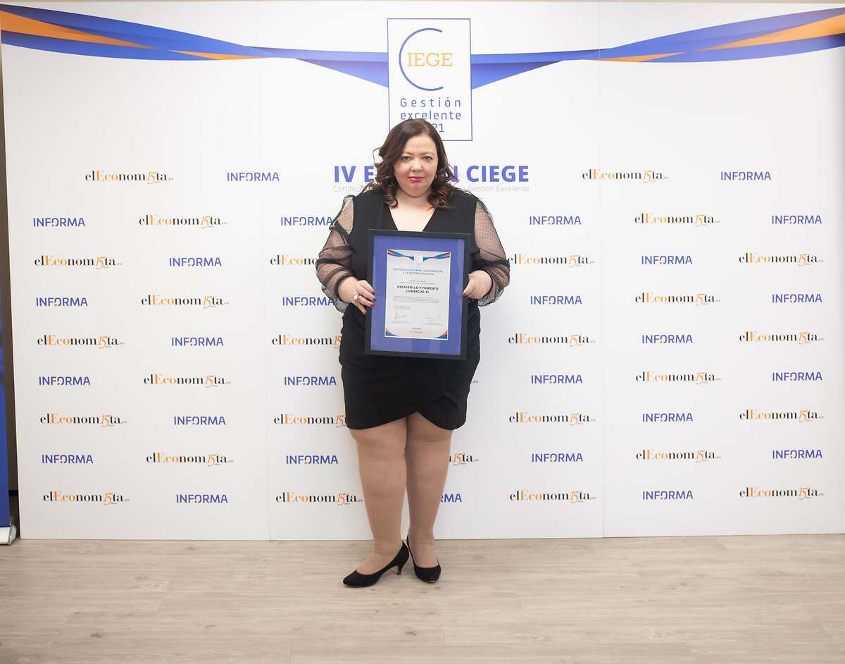 María Nieves Ruth Torres Pérez de Desarrollo y Fomento Comercial