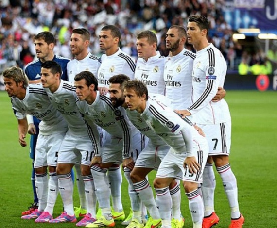 ¿Por qué posa CR7 de puntillas?