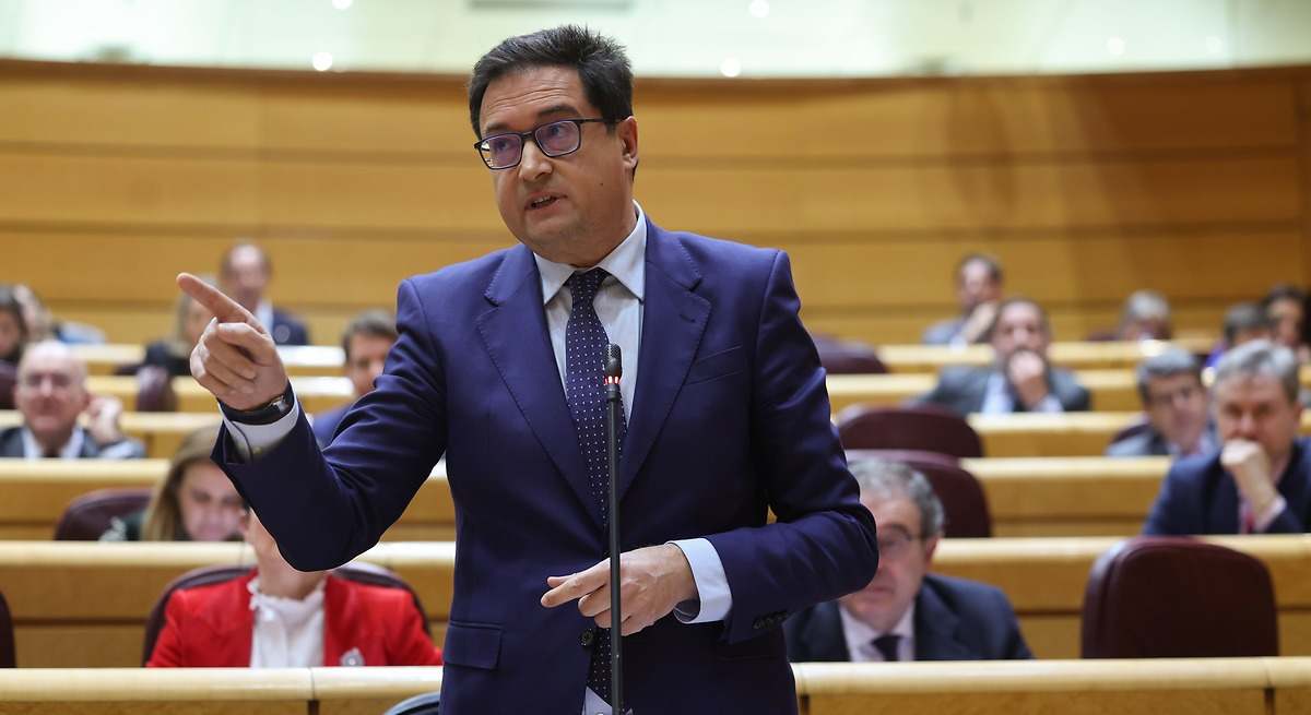 Función Pública acepta reunirse el lunes para descongelar el salario de los funcionarios