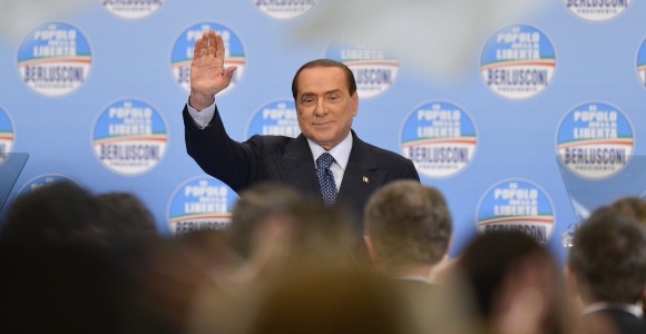 Berlusconi-saluda-2013-reuters.jpg