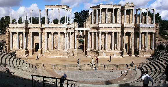 teatro-romano-merida-wikipedia.jpg