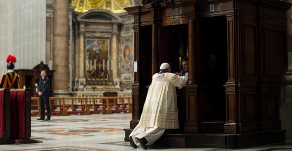 papafrancisco-confesion-efe.jpg