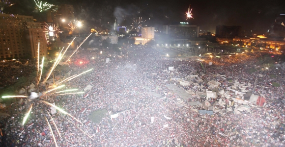 tahrir-3julio-fuegos-reuters.jpg