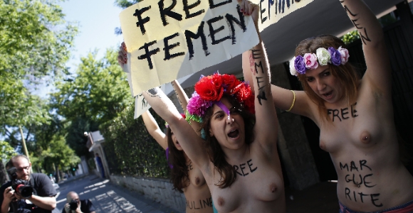 activistas-femen-embajada.jpg