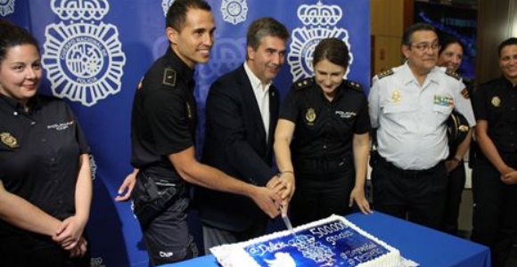 tarta-twitter-policia.jpg