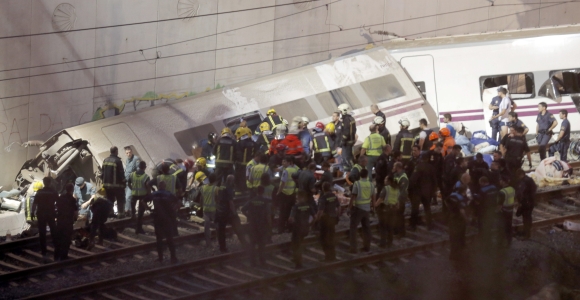 tren-santiago-emeergencias-efe.jpg