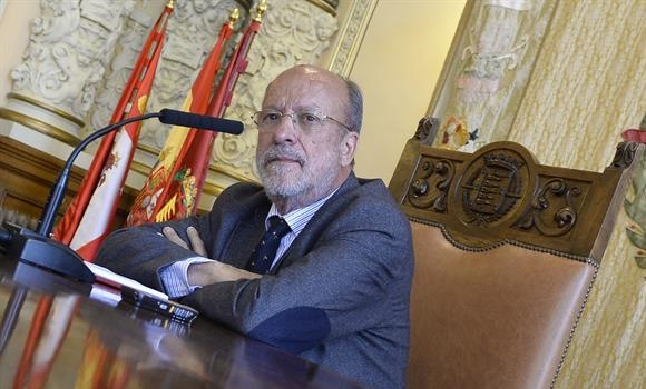 leon-riva-ayuntamiento-efe.jpg