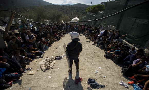 refugiados-policia-reuters.jpg