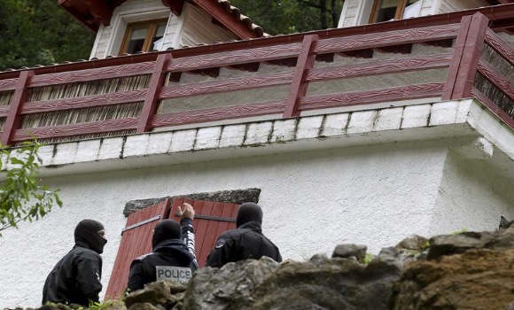 casa-rural-eta-gendarmes-efe.jpg