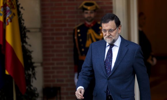 rajoy-camina-lunares.jpg