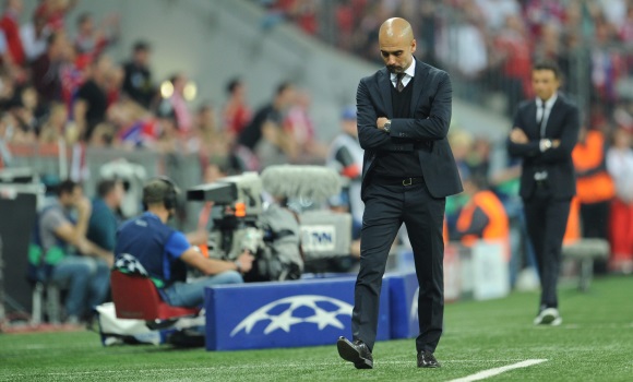guardiola-camina-bayern-barcelona-efe.jpg