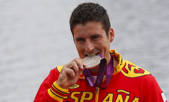 David-Cal-Muerde-medalla-2015-reuters.jpg