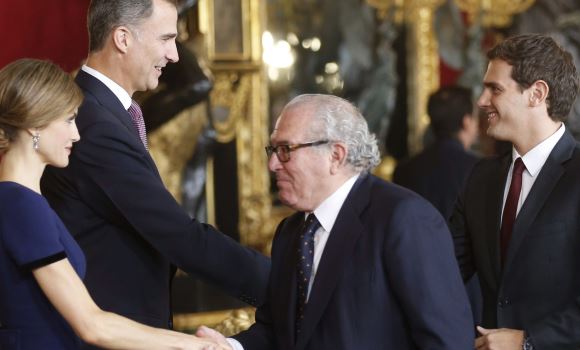 RIVERA-REY-LETIZIA-EFE-DESFILE.jpg