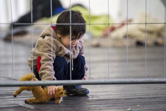 refugiado-nino-peluche-efe.jpg
