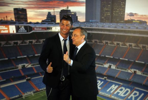 CR7-gesto-ok-Florentino-Renovacion-2014-reuters.jpg
