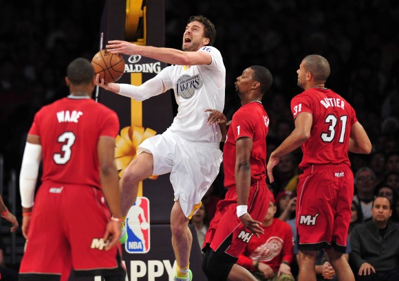 Gasol-salto-camisetas-manga-larga-2013-reuters.jpg
