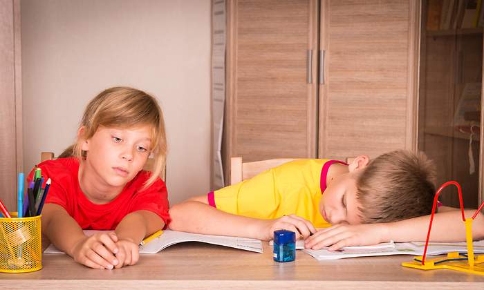 ninos_estudiar_cansancio_dreamstime.jpg