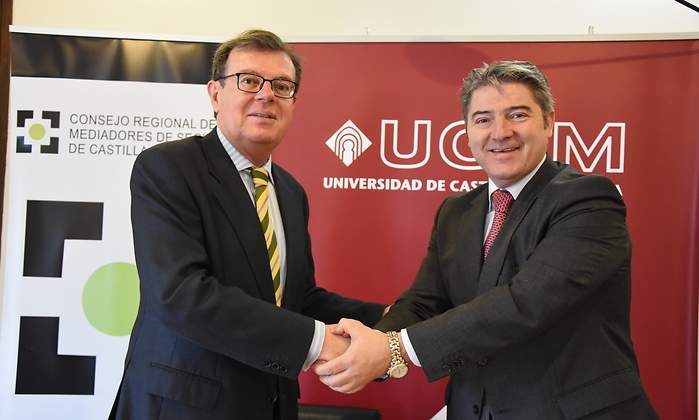 Convenio-con-la-Universidad-El-rector-y-el-presidente-del-Colegio-reegional.jpg
