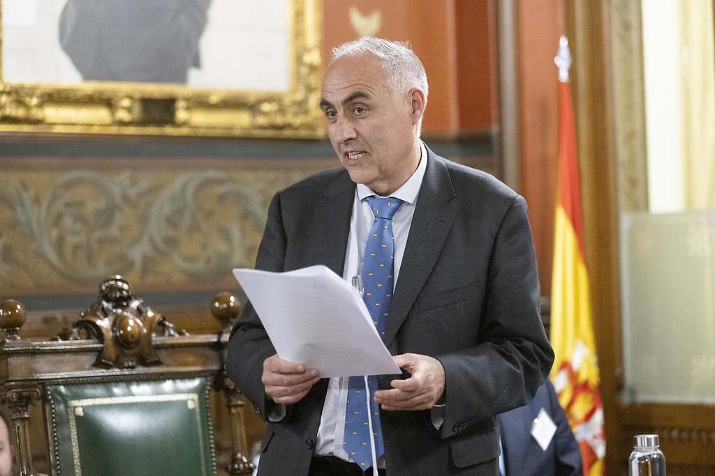 Amador G. Ayora.