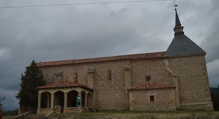Fachada principal de la ermita de la Virgen del Enebrales en la ciudad encantada de Tamajon, pueblos Negros