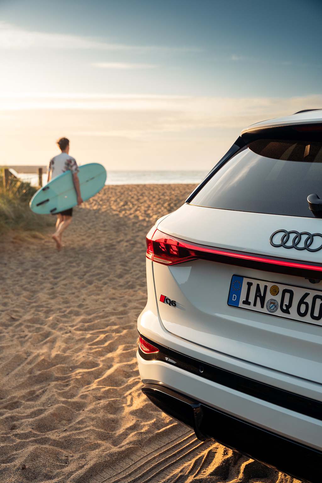 Audi Q6 e-tron. Segunda generación de la tecnología OLED digital, con hasta ocho firmas luminosas digitales que se pueden personalizar.