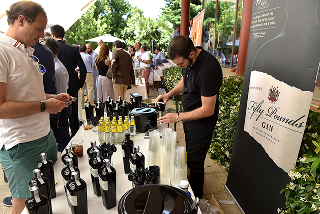 Coctelería por cortesía de Ginebras Fyfty Pounds