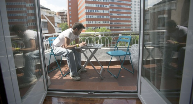 joven-terraza-buscando-trabajo.jpg