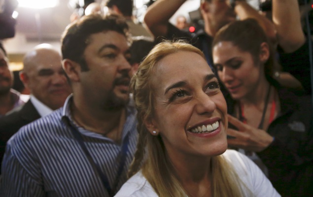 La oposición venezolana logra la mayoría en el parlamento y rompe la hegemonía chavista tras 16 años