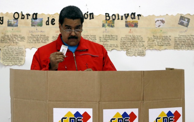 La oposición venezolana logra la mayoría en el parlamento y rompe la hegemonía chavista tras 16 años
