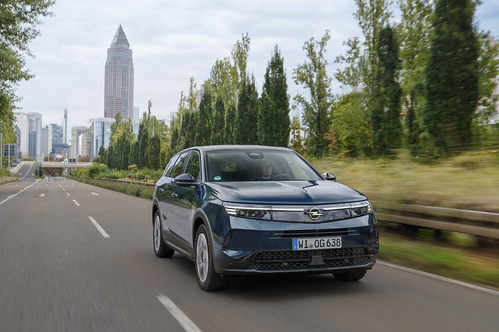 Opel Grandland 2025. La versión microhíbrida de 48V cuenta con un potencia de 136 CV.