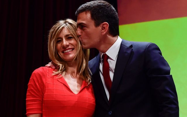 Cómo besa Pedro Sánchez?