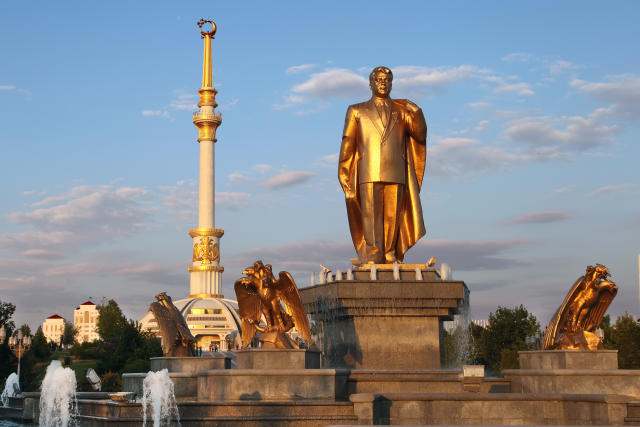 Estatua Saparmyrat Nyýazow