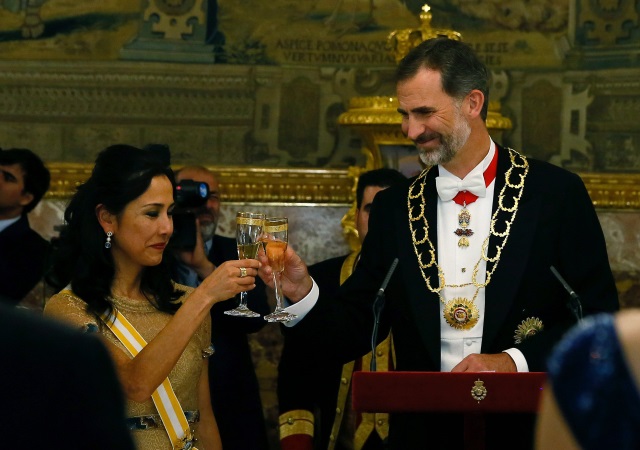 Brindis entre Don Felipe y Nadine Heredia